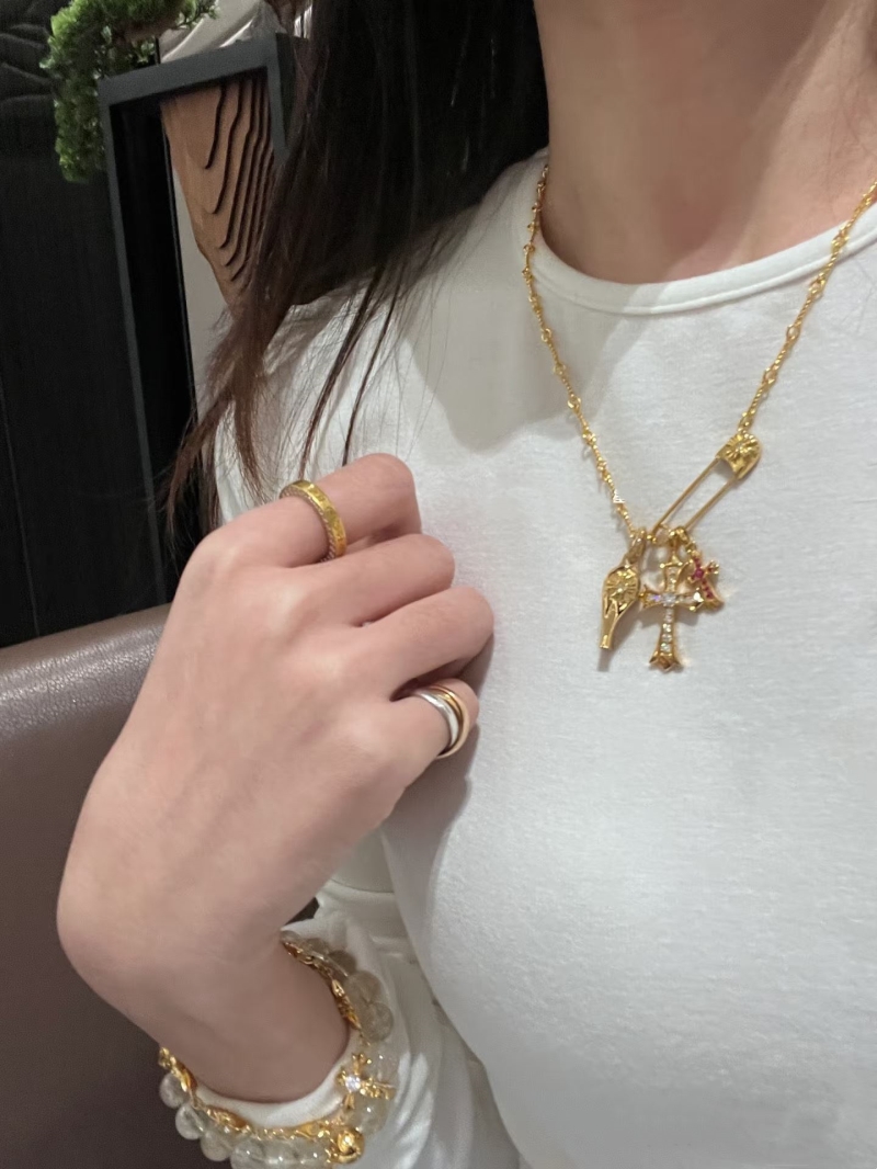 Ch*0me He**ts necklaces